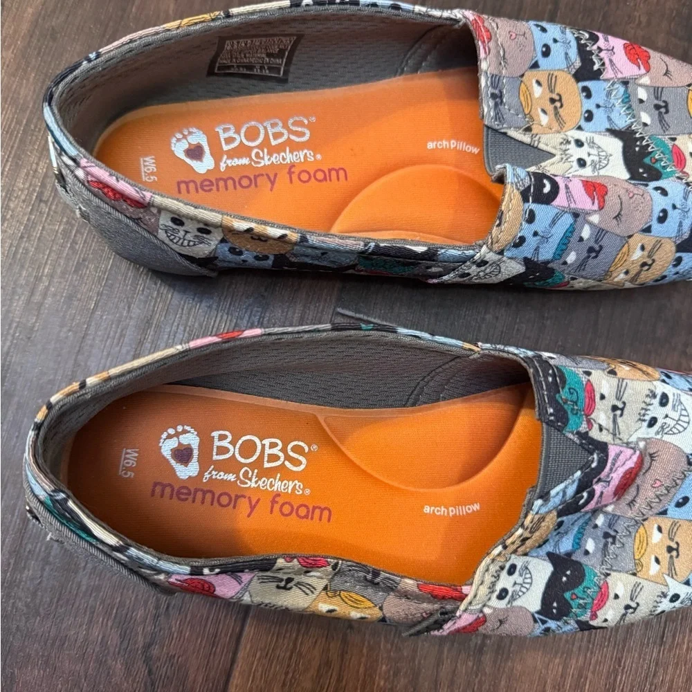 Skechers Cat Print Flats Size 6.5